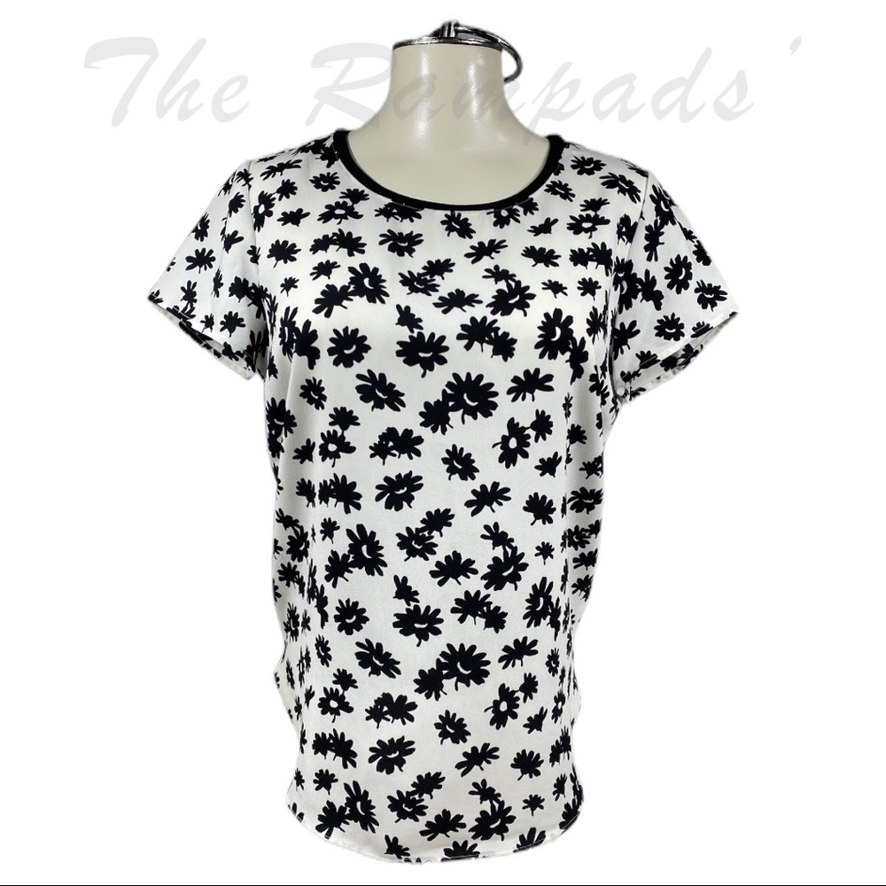 NWOT Ann Taylor White, Black Flower Short-sleeve Polyester Top Size Small